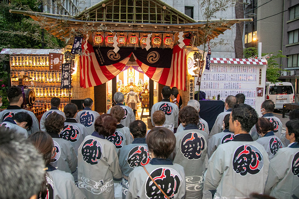 氏子町会神輿神霊入れ
